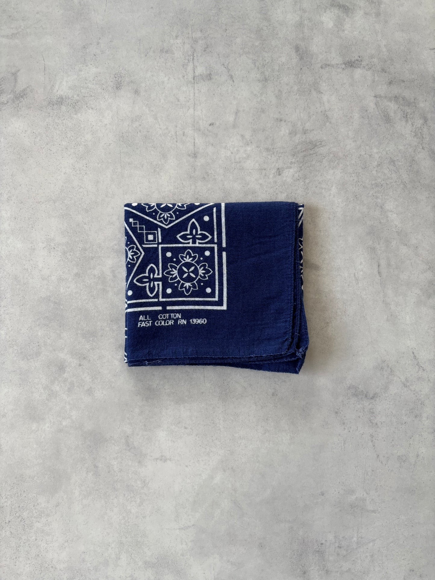 コットン100％ バンダナ（ネイビー）