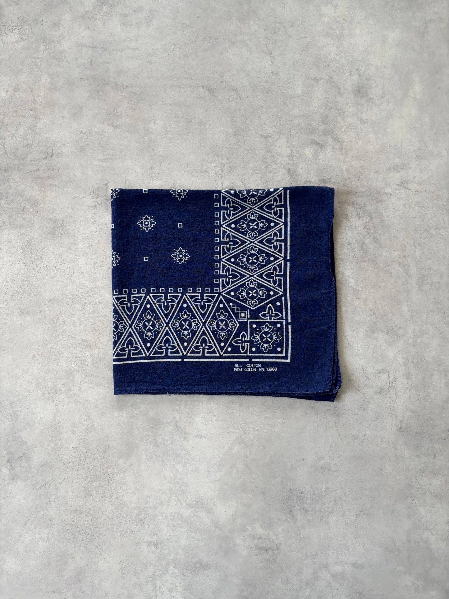 コットン100％ バンダナ（ネイビー）