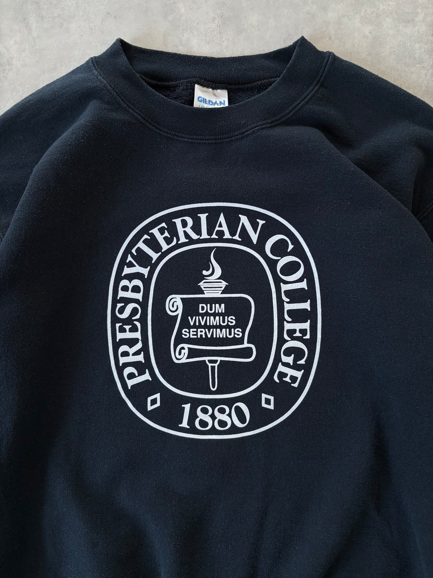 GILDAN ULTRA BLEND カレッジロゴスウェット