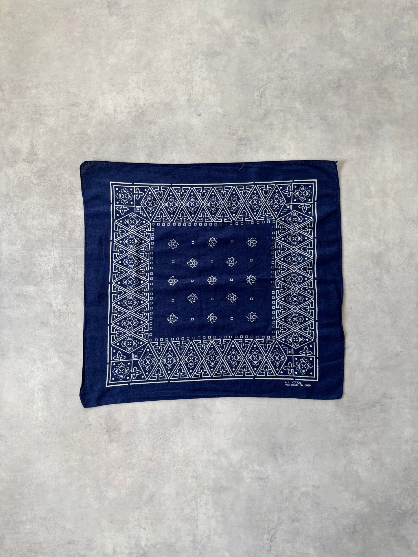 コットン100％ バンダナ（ネイビー）